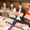 オリジナルドラマ『焼肉女 おひとり様のワケ』の出演女優が集まった焼肉試食会