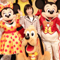 新成人たちをお祝いするミッキー・マウスたち／平成26年度浦安市成人式 in 東京ディズニーランド