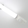 本体に人感センサーが搭載されている「TRUST-LIGHT」。写真の丸い突起物が人感センサー《撮影：小菅篤》
