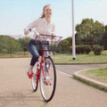 「パンクに強いLED オートライト付き自転車」CM シーン