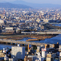 新大阪から東京へ向かう最終の東海道新幹線を逃した人たちのなかには、高速バスや寝台列車といった夜行に“飛び乗り”で利用する人も「週に2～3人いる」「ひと月に数人はいる」という