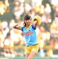 甲子園で始球式に登場した小島瑠璃子