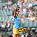 甲子園で始球式に登場した小島瑠璃子