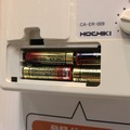 「CA-ER-009」「CA-ER-010」共に受信機は基本的にはAC電源で作動するが、停電などを想定して乾電池での稼働にも対応