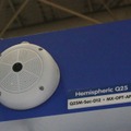 レトロな館内用スピーカーのような雰囲気が漂う「Hemispheric Camera Q25」