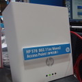 写真は今秋に発売される予定のSmart Rate対応AP（IEEE 802.11ac Wave2）