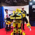 「バンブルビー クォーター」ロボット形態。普通に動く