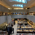 ヘルシンキ市内最大のアカデミア書店。フィンランドの著名建築家アアルトが設計した