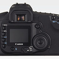 　キヤノンは、有効820万画素APS-Cサイズ（22.5×15.0mm）のCMOSを搭載し、毎秒5コマの連写が可能なデジタル一眼レフカメラ「EOS 20D」を9月下旬に発売する。