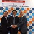 包括連携協力を結んだ(右から）下村福岡工大学長、塚本北九州工専校長、佐伯大分工科短大校長