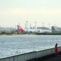 京浜島つばさ公園から羽田空港B滑走路エリアを見る