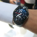 レザーバンドを採用した「Gear S2 classic」