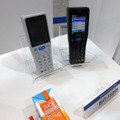 新製品の「BHT-1505B」は、汎用性が高い乾電池及び充電式のエネループで動作するので緊急時の利便性が高く、通信ユニットや充電器に収納した際にそのまま充電できる超小型軽量モデル（撮影：防犯システム取材班）