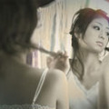 　午後のまどろみの中でけだるそうなマダム風美女がたたずむ……、よく見るとこれは小倉優子ではないか。インターネット放送局「あっ！とおどろく放送局」で見られる映像だ。