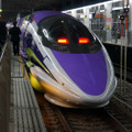 こだま新幹線「500 TYPE EVA」。博多―新大阪間を運行する。