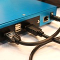 入出力はHDMIを使って行う。外部電源供給用にUSBコネクタを2端子、外部コントール用にLAN端子などを備える（撮影：防犯システム取材班）