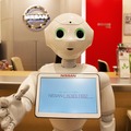 日産が導入した人型ロボット Pepper