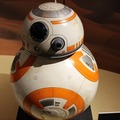 「スター・ウォーズの世界」　等身大BB-8も、個性あふれるプロジェクトが並ぶ展覧会