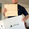 少年に訪れた悲劇…クリスマスプレゼントのPS4、箱の中身は「落書きされた木片」