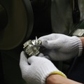 製造工程（職人が熟練の技で一つ一つ研鑽して仕上げる）