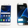 Galaxy S7（左）とGalaxy S7 edge（右）