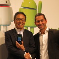 ソフトバンクの発表会で来日した米GoogleでAndroid責任者を務めるHiroshi Lockheimer氏（右）