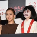 板野友美、のぞきめ【写真：竹内みちまろ】