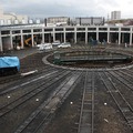 旧・梅小路蒸気機関車館の扇形車庫はまだ工事中だった。連絡デッキから見下ろすことができる。