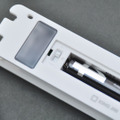 振動の強さは3段階で設定が可能。電源は単四形電池1本を使う