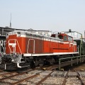 東武のSL列車は蒸気機関車と客車だけでなく車掌車やディーゼル機関車も連結する。写真は東武がJR東日本から譲り受けるディーゼル機関車（DE10 1099）と同型のDE10 1118。