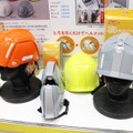 左がひもを引いてヘルメット形状にする「BLOOM」。右がレバーで折りたためるようになる「BLOOM 2（ローマ数字）」だ（撮影：防犯システム取材班）