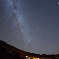 ペルセウス座流星群（2013年8月12日ハワイ撮影）　(c) 国立天文台