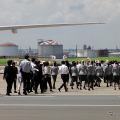 8月24日午前、羽田空港に到着したリオ発チャーター機