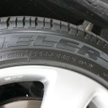 サイズは265/45 R21。21インチのホイール。自転車の車輪サイズと同じということ