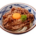 丸亀製麺が「牛すき釜玉うどん」！甘辛い割り下で焼いた牛肉に玉子をのせて