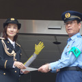 吉田羊、1日警察署長として中華街をパレード【フォトレポート】