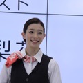 足立梨花がau SHINJUKUの1日店長