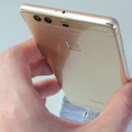 「HUAWEI P9」シリーズの最大の特徴となっているのが、老舗カメラメーカーのライカ社と共同開発した背面のデュアルカメラ