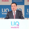登壇して概要を説明する、UQコミュニケーションズ 代表取締役社長の野坂章雄氏
