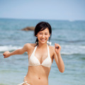 現役女子高生モデル・海老沼さくら、大人びたプロポーションと無邪気な笑顔で