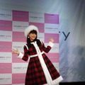 平祐奈、チェックのクリスマス衣装で点灯式！「姉もキラキラ輝いてる」