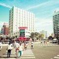 沖縄最大の繁華街・国際通り。スマイルタグの導入は、呼び込みの減少にも繋がった