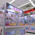 近年ではゲームセンターを訪れる訪日観光客が増えており、外貨自動両替機を置く店舗も現れた