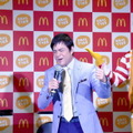 マクドナルド発表会で「クゥーッ!!!」を披露し盛り上げる川平慈英（撮影：non）