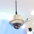 ダブリュー・ビィ・ジャパンの「水中ライブカメラ Plug In Cam AQUA」。水深50mの海中でも撮影できるというのが特徴だ（撮影：防犯システム取材班）