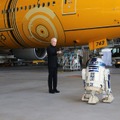 ANA、特別塗装機「C-3PO ANA JET」公開！アンソニー・ダニエルズも登場