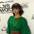 山谷花純が緑のワンピースでGirlsAwardに登場！センターステージでは笑顔も