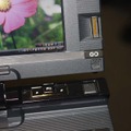 キーボード右上のスティックポイント、Fnボタンと画面横の指紋センサー