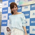 “かわいすぎる売り子”ほのかが初トレカ！セクシー黒タイツ姿に挑戦