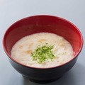 夏は牛丼もさっぱりと！吉野家が「とろろセット」を提供中